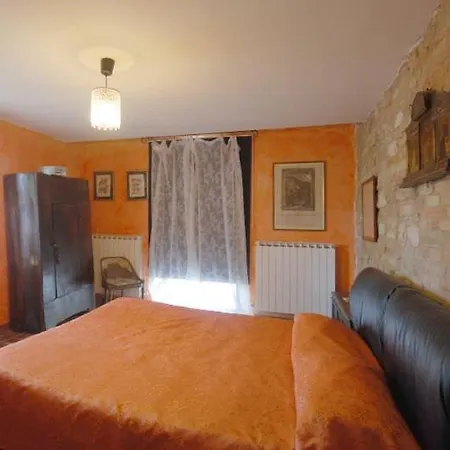 Pesaro Sleeps 12 Урбино