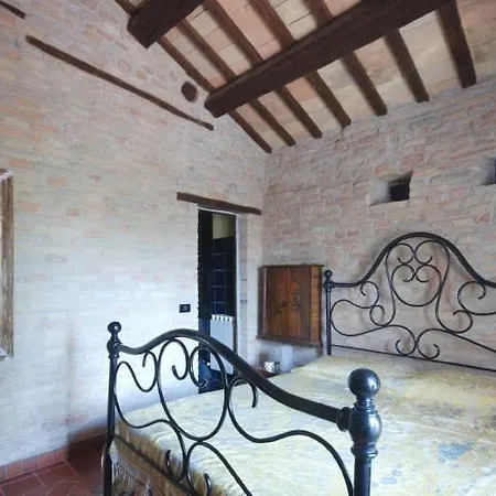 Pesaro Sleeps 12 Вилла