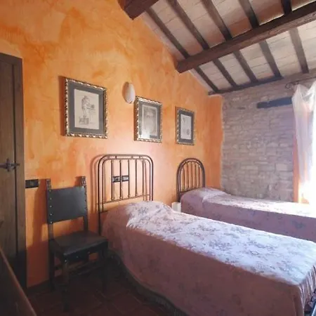 Pesaro Sleeps 12 Вилла *
