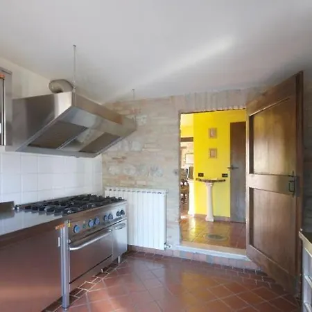 Pesaro Sleeps 12 * Урбино