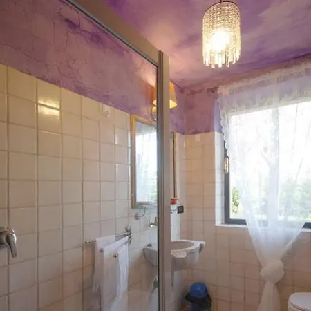Вилла Pesaro Sleeps 12 *