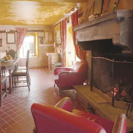 Pesaro Sleeps 12 Вилла