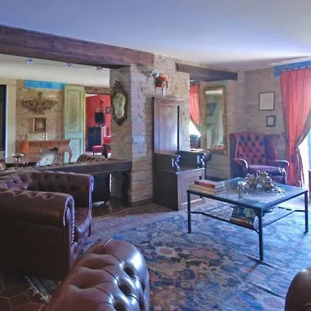 Pesaro Sleeps 12 Урбино