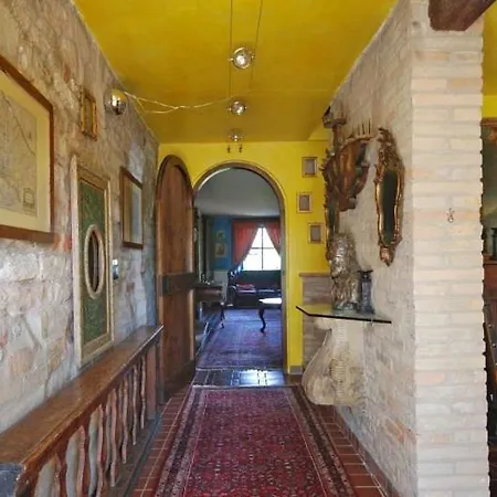 Pesaro Sleeps 12 Вилла Урбино