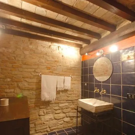 Вилла Pesaro Sleeps 12 Урбино